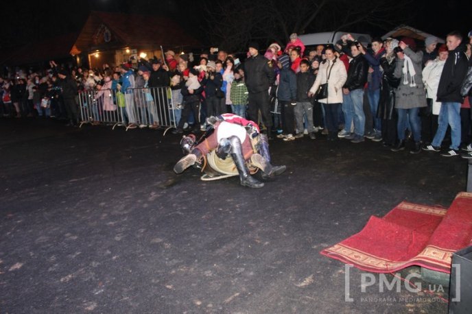 Яскраве святкування Дня святого Мартина у Мукачеві: парад ліхтариків, лицарські бої та вогняне шоу – 94 Яскраве святкування Дня святого Мартина у Мукачеві: парад ліхтариків, лицарські бої та вогняне шоу – 94