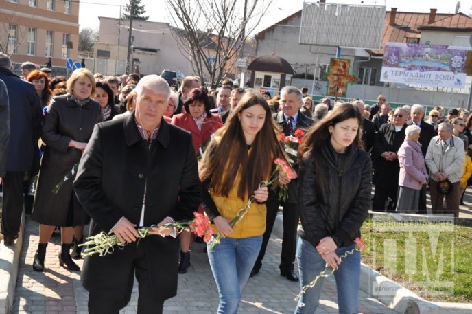 У день 200-річчя від дня народження Тараса Шевченка, мукачівці вшановували його пам’ять (ФОТО) – 18