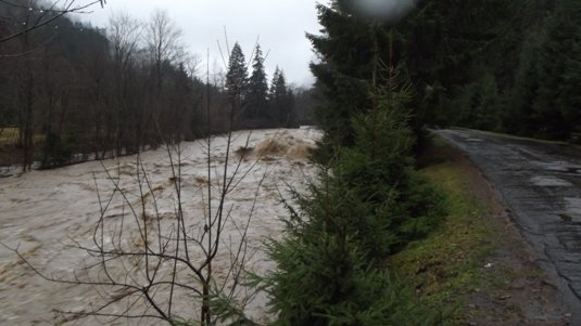 Внаслідок повені у Синевирі стався обвал бетонних конструкцій дільничної лікарні – 02