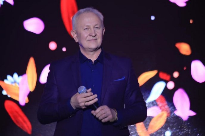 У Мукачеві відбувся творчий вечір відомого композитора і співака – 01