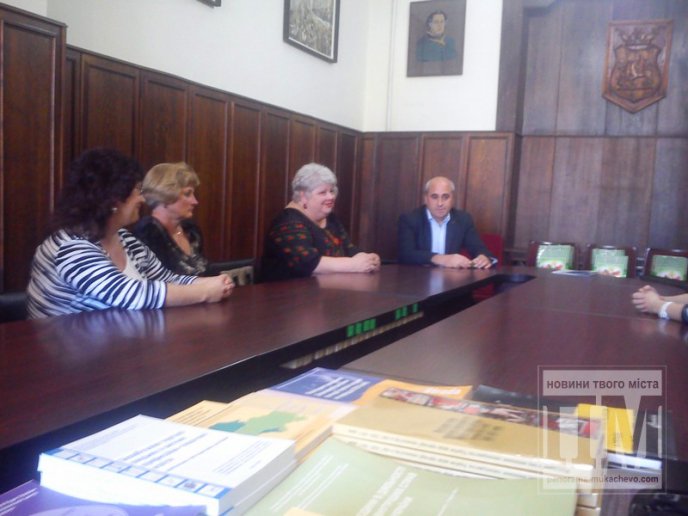 Мукачівські бібліотекарі відзначили своє професійне свято (ФОТО) – 05