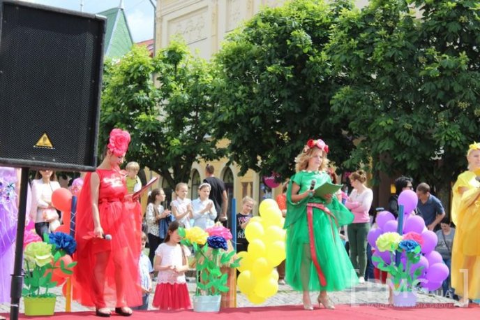 Центр Мукачева перетворився на великий концертний майданчик – 19