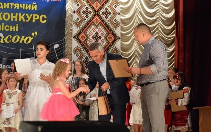 У Рахові пройшов ХІ районний фестиваль-конкурс естрадної пісні "Над Тисою" – 09