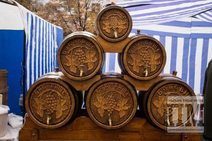 На ярмарку до Дня святого Мартина мукачівці куштують справжні ласощі (ФОТОРЕПОРТАЖ) – 06