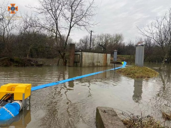 Третю добу на Закарпатті ліквідовують наслідки негоди – 02