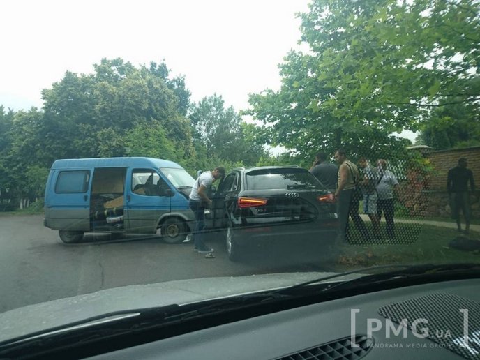 ДТП в Ужгороді: мікроавтобус зіткнувся з "Ауді" – 04 ДТП в Ужгороді: мікроавтобус зіткнувся з "Ауді" – 04