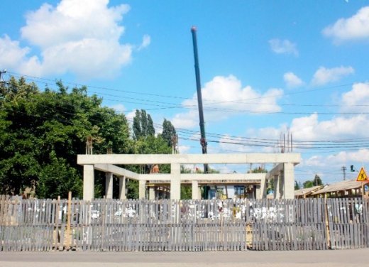 В Ужгороді будують новий торгово-офісний центр – 01