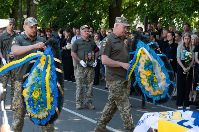 В Ужгороді сьогодні поховали двох молодих Героїв – 13