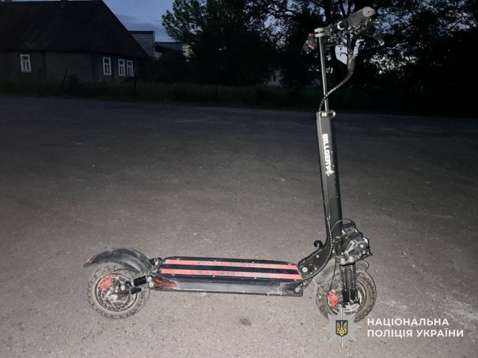 Злощасний електросамокат наразі вилучили / фото: Поліція Закарпаття