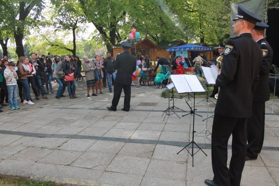 Оркестр поліції Закарпаття відкрив "Сакуру-Фест" в Ужгороді – 05 Оркестр поліції Закарпаття відкрив "Сакуру-Фест" в Ужгороді – 05