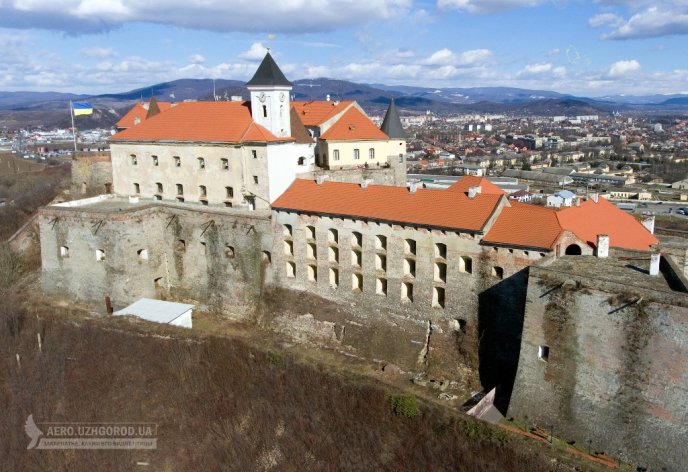 Замок "Паланок" з висоти пташиного польоту: захоплюючі світлини – 05