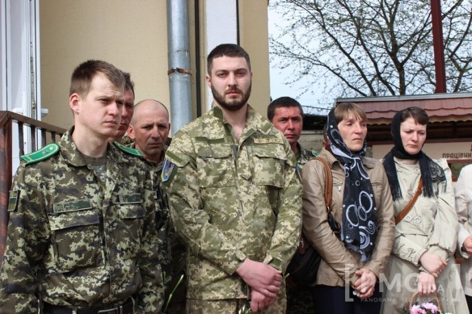 У Мукачеві відкрили меморіальну дошку бійцю АТО Руслану Ігнатишину – 06