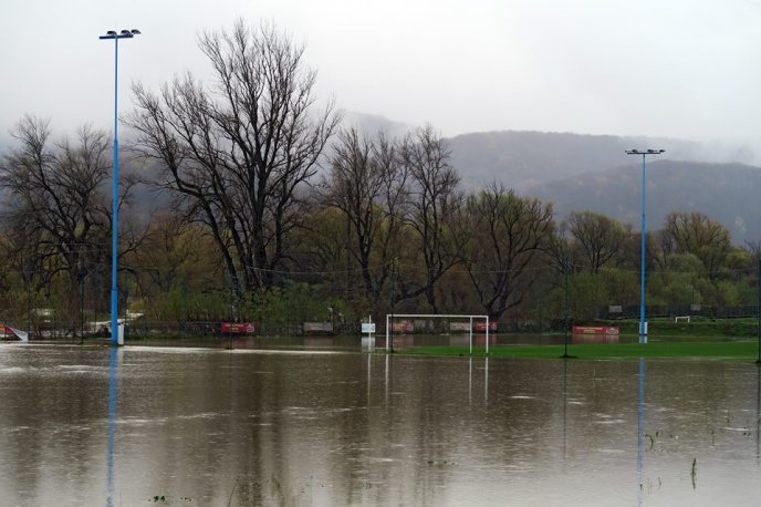 На Ужгородщині вода затопила три футбольних поля, земельні угіддя та пляж з будиночками в Оноківцях – 15 На Ужгородщині вода затопила три футбольних поля, земельні угіддя та пляж з будиночками в Оноківцях – 15