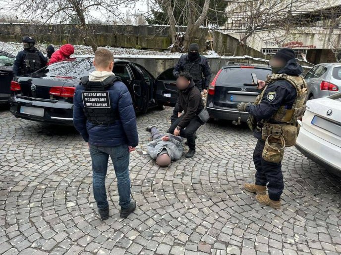 Заробляли більше 300 000 гривень в місяць: на Закарпатті затримали п’ятьох наркоторговців – 09 Заробляли більше 300 000 гривень в місяць: на Закарпатті затримали п’ятьох наркоторговців – 09