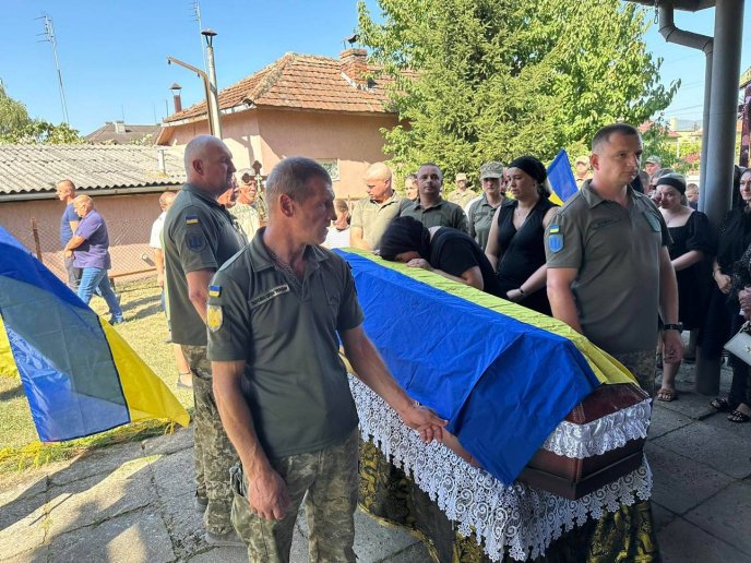 Чинадіївська громада провела Героя в останню путь – 05