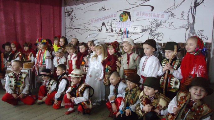 У селищі Ясіня співали старовинні та сучасні колядки. Глядачі у захваті – 05