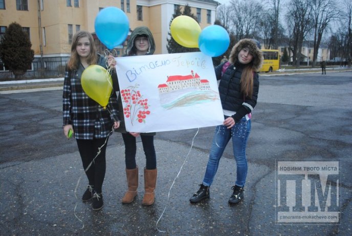 У Мукачеві урочисто зустріли бійців Героїчної 128-ої бригади (ФОТОРЕПОРТАЖ) – 20