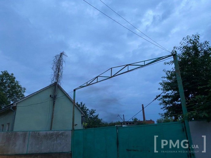 Вечірня пожежа у Мукачеві: клуби диму видно із різних частин міста – 08