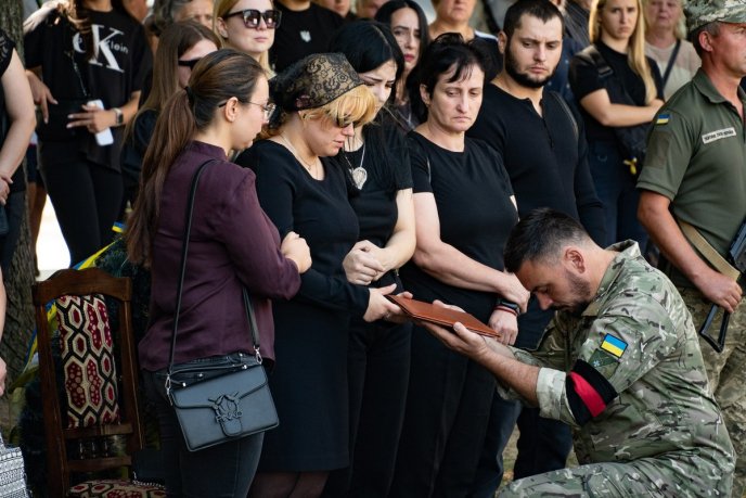 На Закарпатті поховали 27-річного солдата – 04