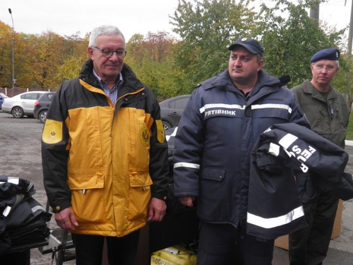 Австрійські благодійники подарували закарпатським рятувальникам бойове спорядження – 05