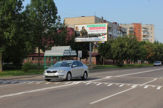 На дорогах Мукачева з’явилася нова дорожня розмітка: її поновлено у всіх мікрорайонах міста – 08