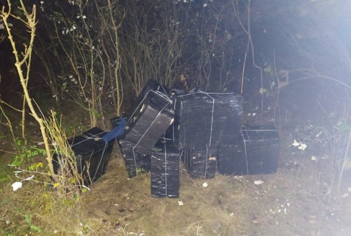 На Закарпатті намагалися переправити через кордон 7,5 тисяч пачок сигарет – 02 На Закарпатті намагалися переправити через кордон 7,5 тисяч пачок сигарет – 02