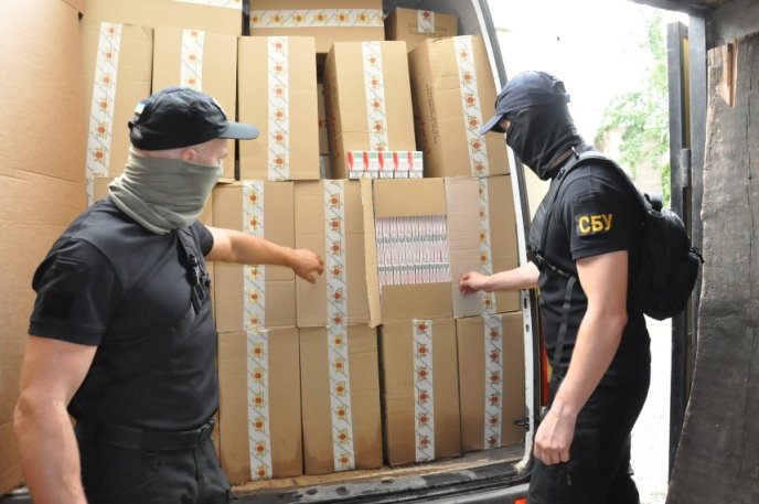 Закарпатські правоохоронці вилучили великі партії контрафактних цигарок на суму 150 тисяч доларів – 03