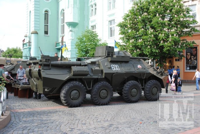В центрі Мукачева проходить виставка військової техніки та озброєння 128-ї окремої гірсько-піхотної бригади (ФОТО) – 03