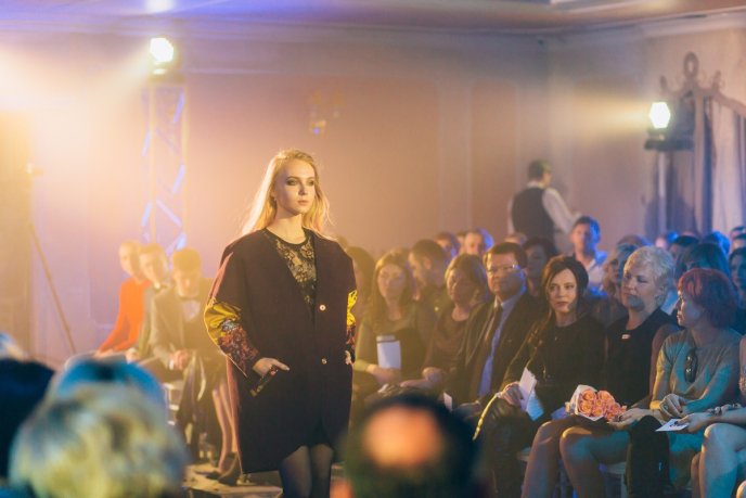 Мода заради життя: на Закарпатті відбувся ІІІ-й благодійний показ мод дизайнерки Роксолани Новак – 81