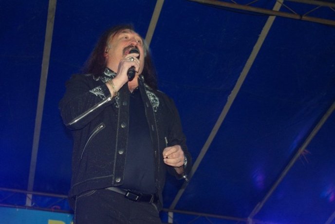 УжНУ з початком нового навчального року вітали Аліна Гросу, "Rock-H" і Степан Гіга (ФОТО) – 10