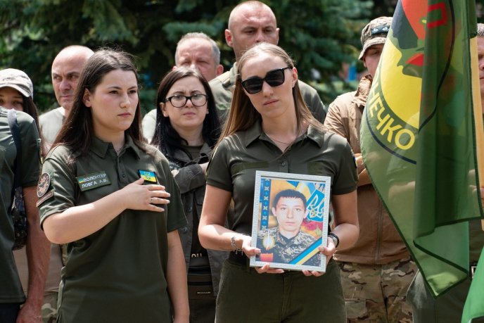 Закарпаття провело в останню путь 23-річного військового – 06