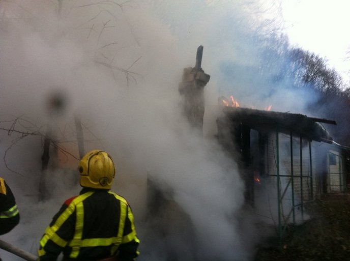 У Виноградові вщент згорів садовий будинок – 02