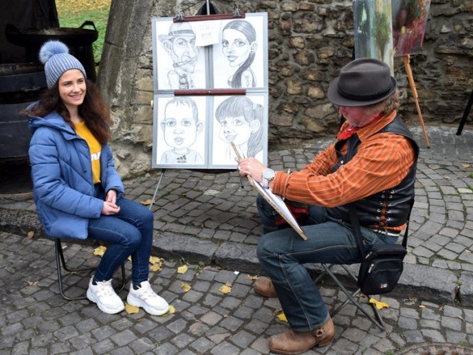 В Ужгороді триває фестиваль молодого вина “Закарпатське Божоле” – 03