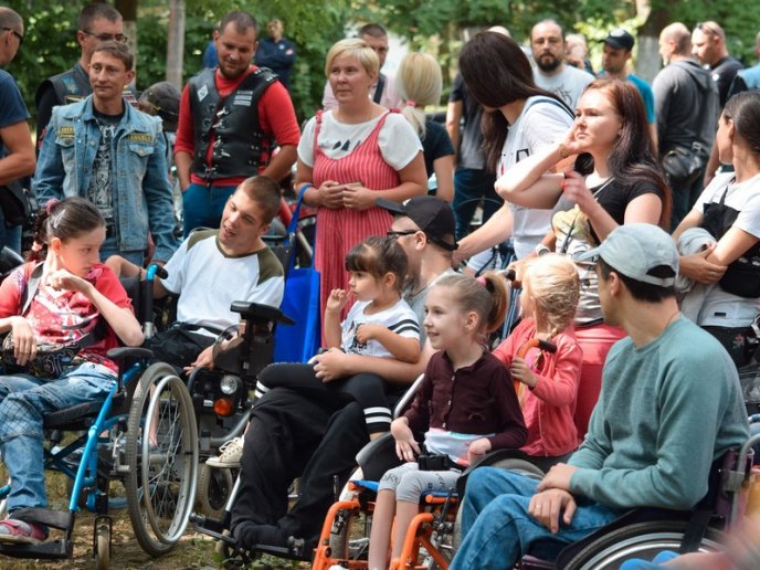 В Ужгороді провели благодійну акцію для осіб з інвалідністю – 09