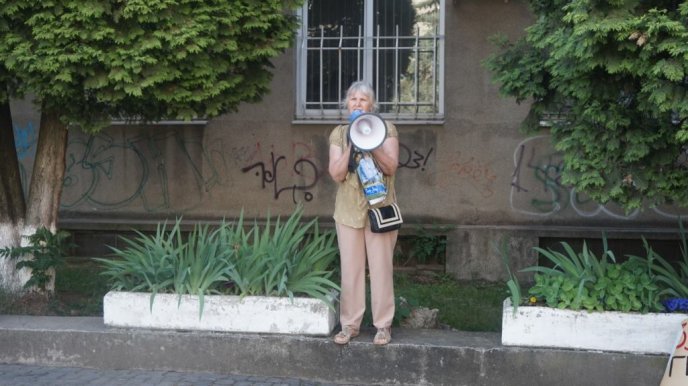 Сесія Ужгородської міської ради розпочалась із "антитарифного" мітингу – 01 Сесія Ужгородської міської ради розпочалась із "антитарифного" мітингу – 01
