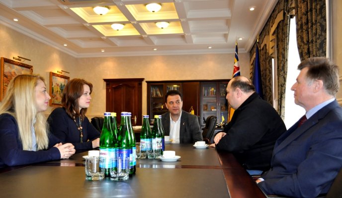 На Закарпатті нагородили трьох активних волонтерів – 03