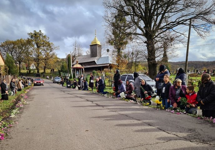 У селі Вільховиця поховали загиблого на війні Івана Діуса – 01
