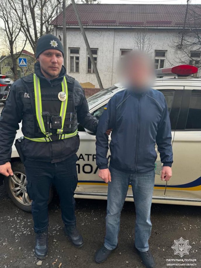 В Ужгороді затримали зухвалого крадія – 01 Затримання крадія мобільних телефонів