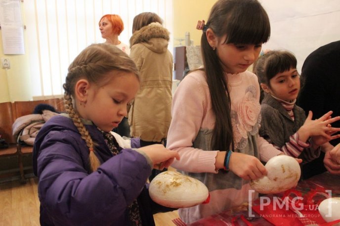 У Мукачеві діти власноруч робили валентинки військовим – 06