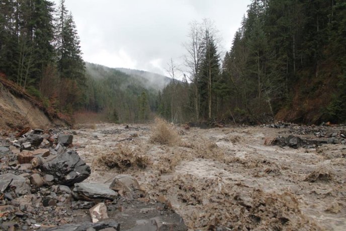 На Рахівщині селевий потік змив дорогу на Драгобрат – 06