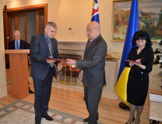 Закарпатців відзначили найвищими президентськими та обласними нагородами – 04
