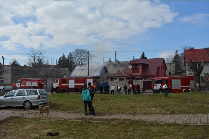 В обід в Ужгороді горів будинок – 02