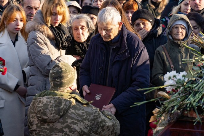 Чорний день для Ужгорода: в місті сьогодні поховали трьох військових – 11