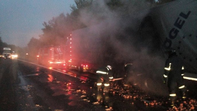 Горіла вантажівка: подробиці від рятувальників – 01