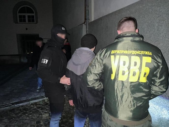 Закарпатського прикордонника затримано на хабарі – 04