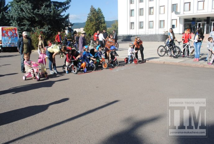 Велолюбителі Мукачева "прокатались" історичними місцями міста (ФОТО) – 03