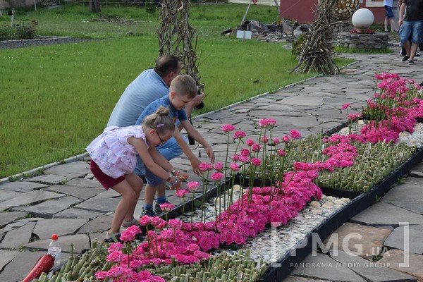 У Чинадієві відбувся фестиваль квітів "Кохання в Сент-Міклоші" – 03