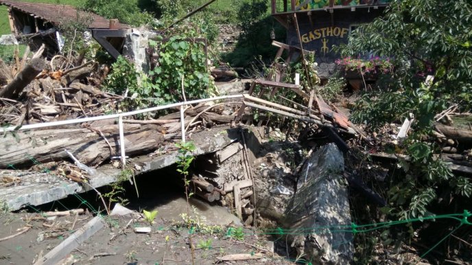 У Рахів із Ужгорода й Хуста виїхала спецтехніка для очистки замулених комунікацій – 02
