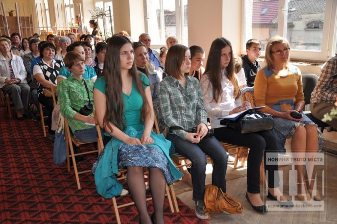 "Всі, хто живуть не в Мукачеві – лише прикидаються, що живуть", – Мирослав Дочинець (ФОТО) – 11