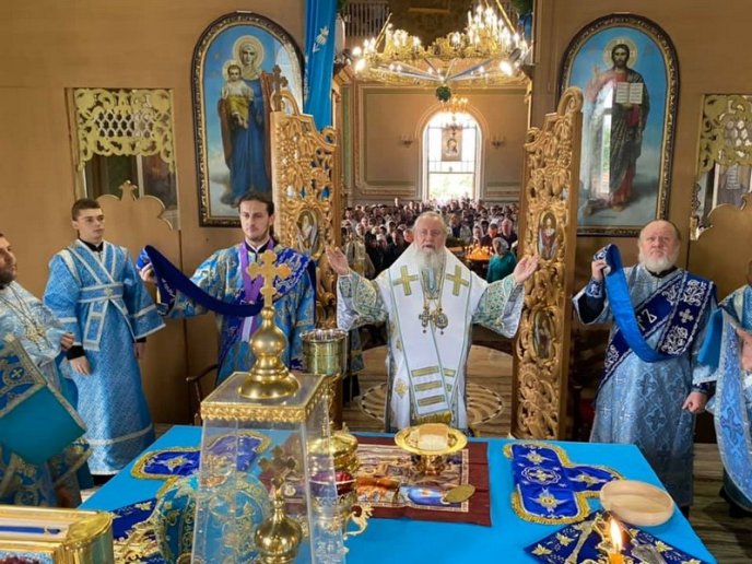 Друга пречиста: Митрополит Феодор провів Божественну літургію в Мукачеві – 05